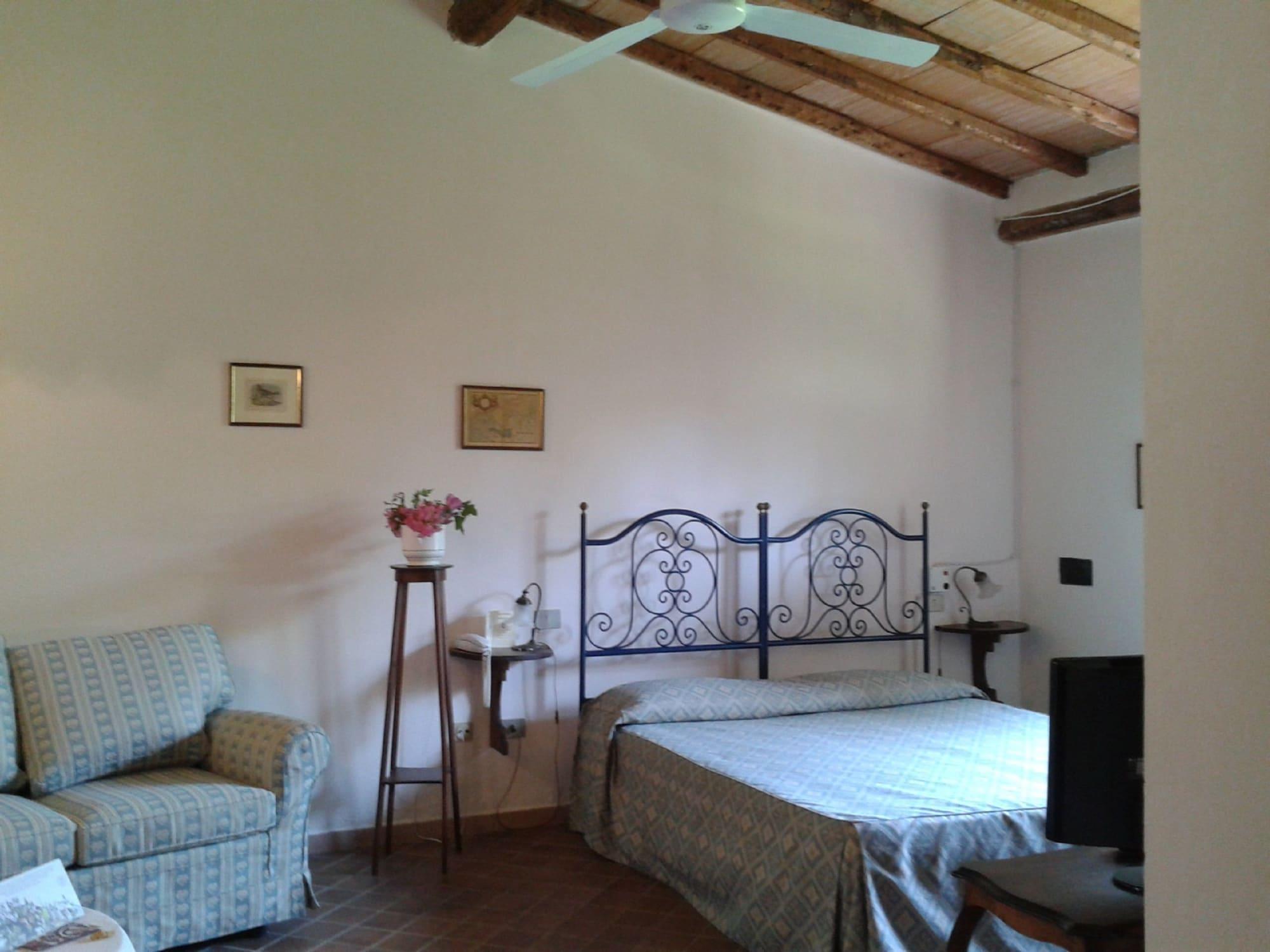 Montebelli Agriturismo&Country Hotel Caldana Esterno foto